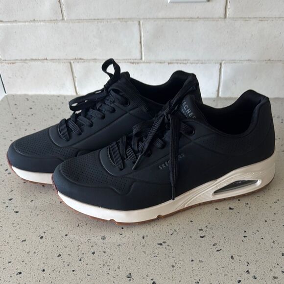 Skechers Men’s Size 12 Black and White Sneakers Air-Cooled Cushion Memory Foam - Picture 1 of 10